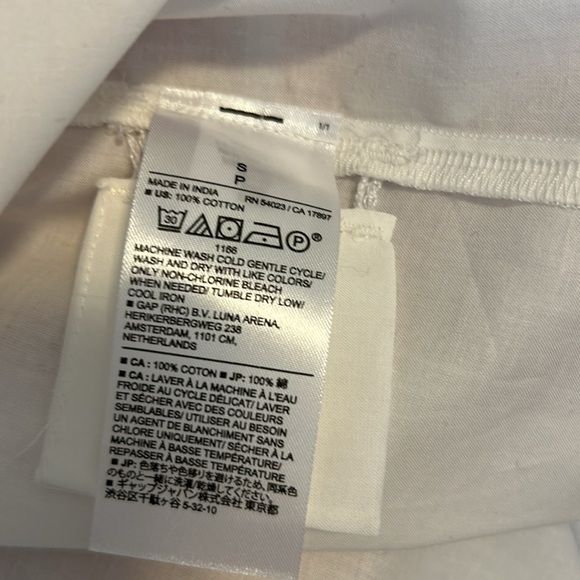 Banana Republic Womans white oversized button down shirt. - Picture 5 of 5